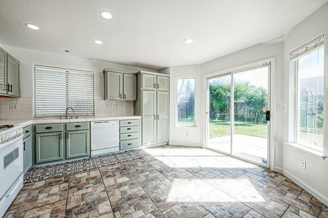 2836 Griffith Avenue, Clovis, CA 93611