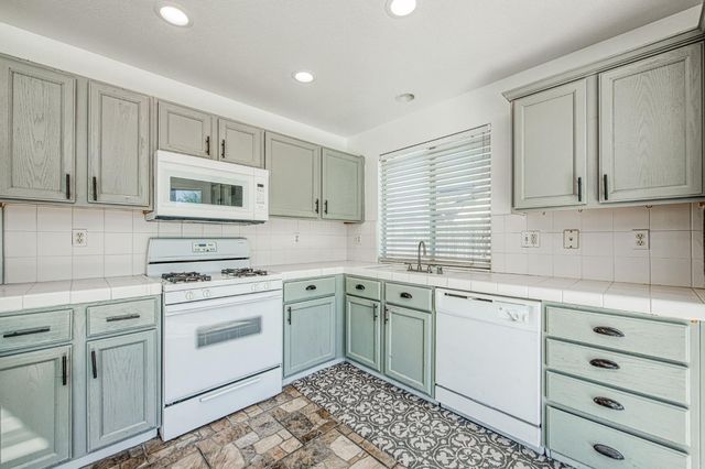 2836 Griffith Avenue, Clovis, CA 93611