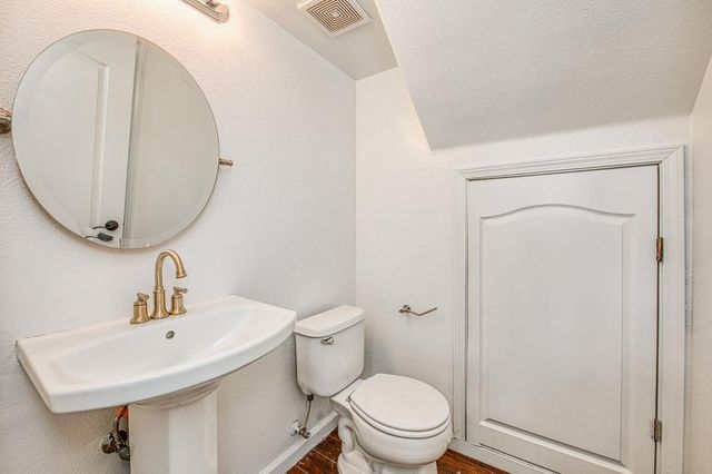 2836 Griffith Avenue, Clovis, CA 93611