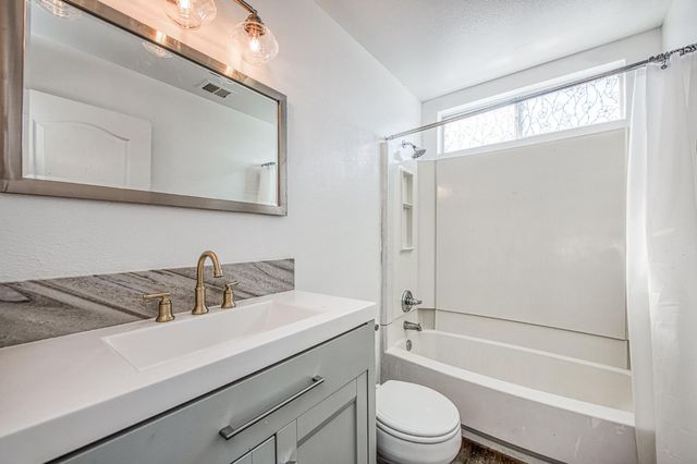 2836 Griffith Avenue, Clovis, CA 93611