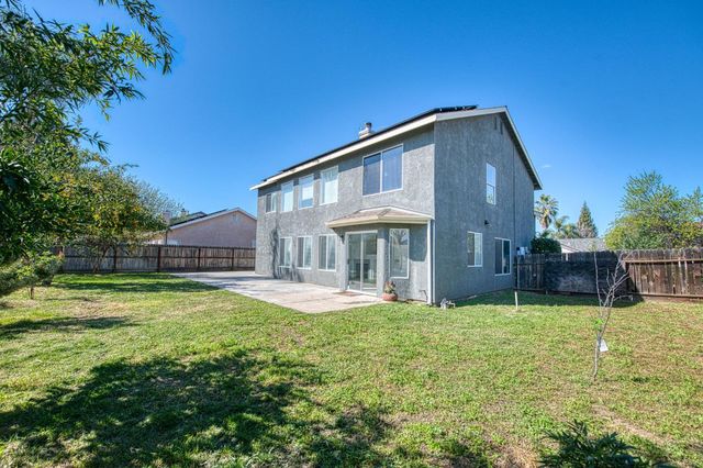 2836 Griffith Avenue, Clovis, CA 93611