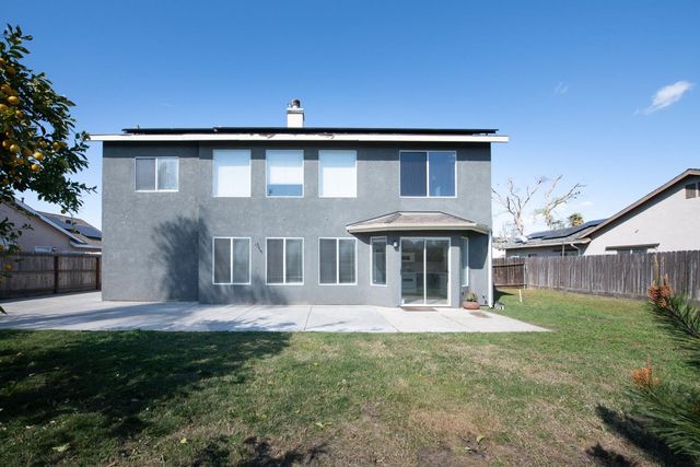 2836 Griffith Avenue, Clovis, CA 93611