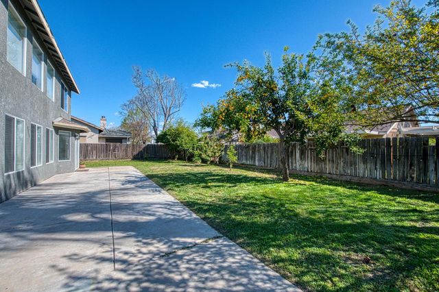 2836 Griffith Avenue, Clovis, CA 93611