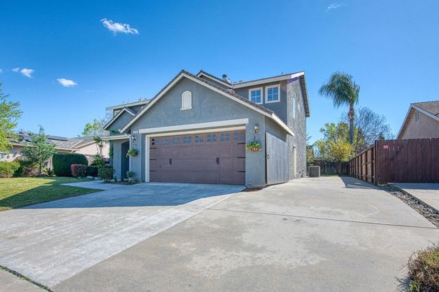 2836 Griffith Avenue, Clovis, CA 93611