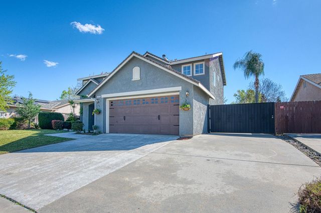 2836 Griffith Avenue, Clovis, CA 93611