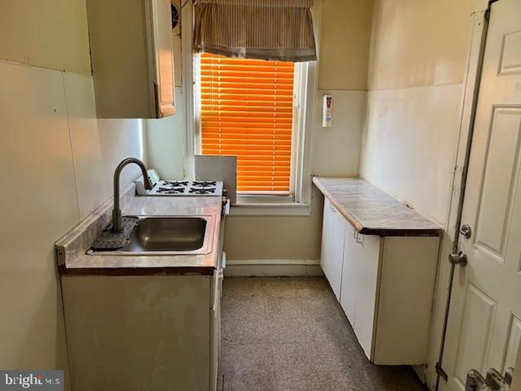 Image 7 of property listing at 2081 ANCHOR ST, Philadelphia, PA 19124