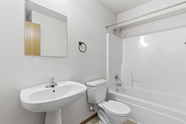 1901 E Overland Drive, Ozark, MO 65721