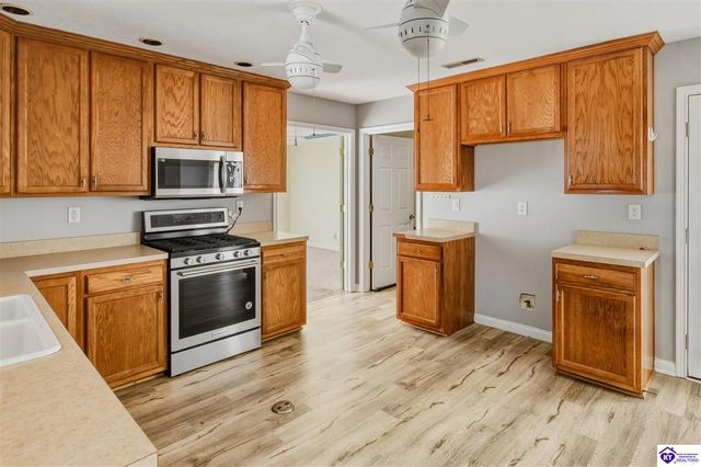 3411 E Hebron Lane, Shepherdsville, KY 40165