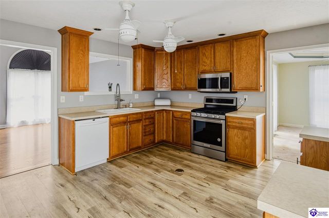 3411 E Hebron Lane, Shepherdsville, KY 40165