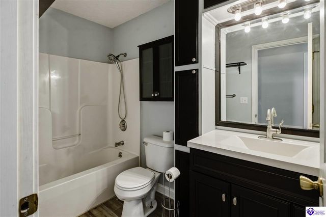 3411 E Hebron Lane, Shepherdsville, KY 40165