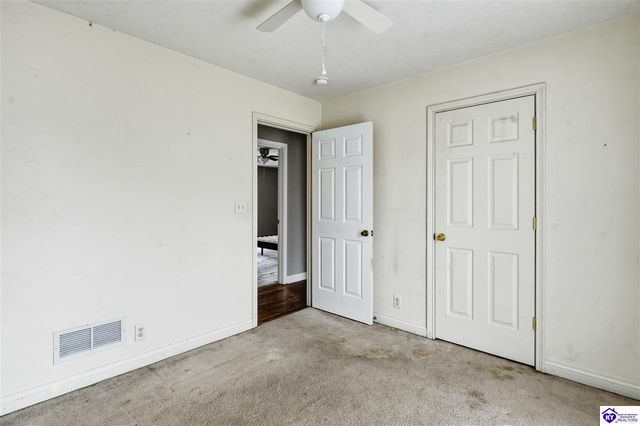 3411 E Hebron Lane, Shepherdsville, KY 40165