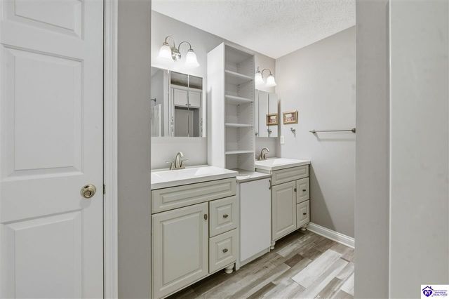 3411 E Hebron Lane, Shepherdsville, KY 40165