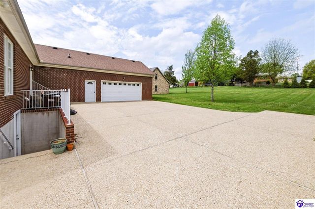 3411 E Hebron Lane, Shepherdsville, KY 40165