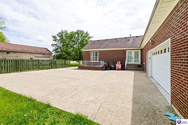 3411 E Hebron Lane, Shepherdsville, KY 40165