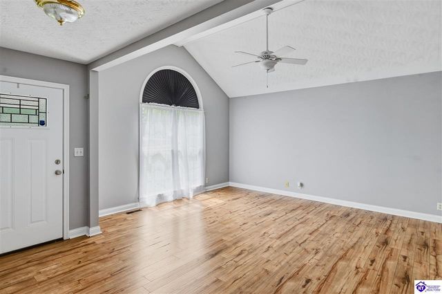 3411 E Hebron Lane, Shepherdsville, KY 40165