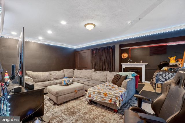 7102 FLAG HARBOR DR, District Heights, MD 20747