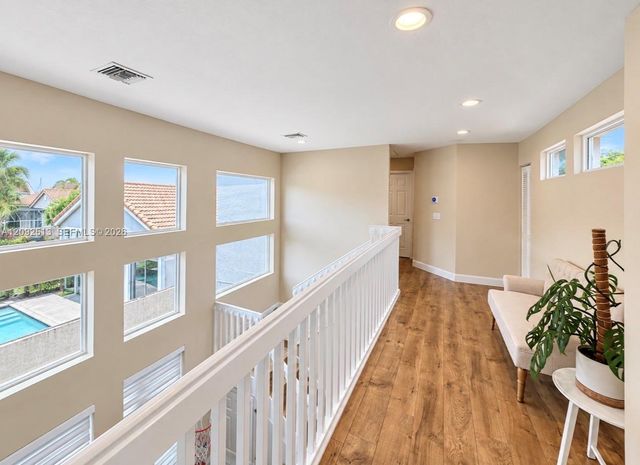 10024 NW 4th Street, Plantation, FL 33324