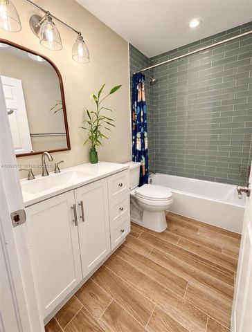 10024 NW 4th Street, Plantation, FL 33324