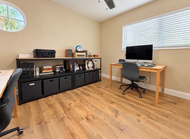 10024 NW 4th Street, Plantation, FL 33324