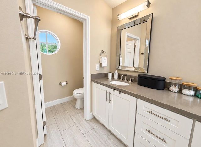 10024 NW 4th Street, Plantation, FL 33324