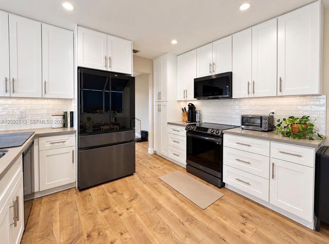 10024 NW 4th Street, Plantation, FL 33324