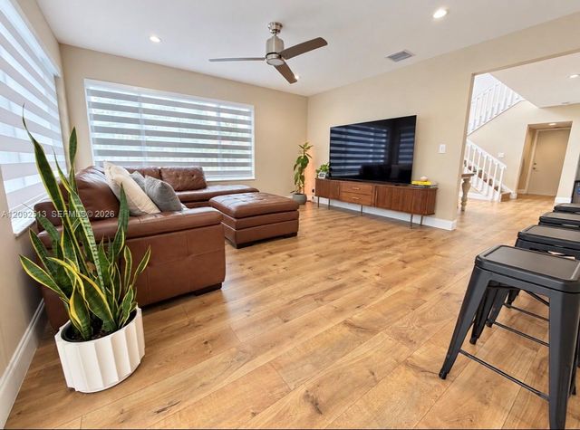 10024 NW 4th Street, Plantation, FL 33324