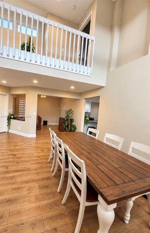 10024 NW 4th Street, Plantation, FL 33324