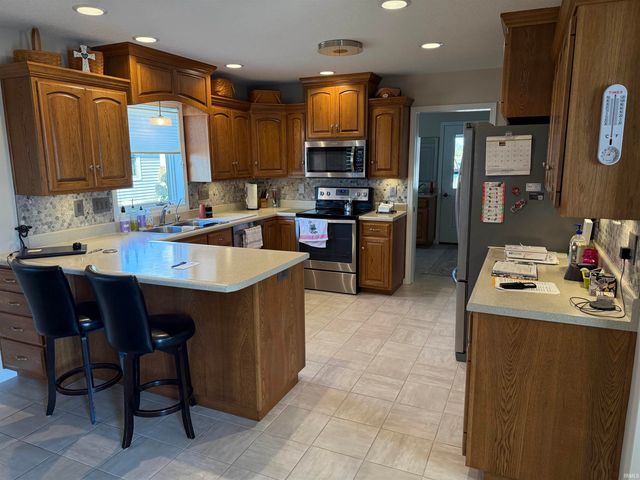 120 Hahnemann Court, Berne, IN 46711