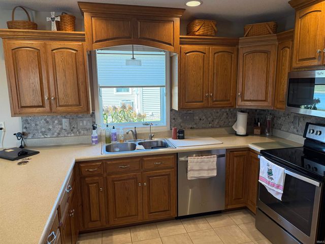 120 Hahnemann Court, Berne, IN 46711