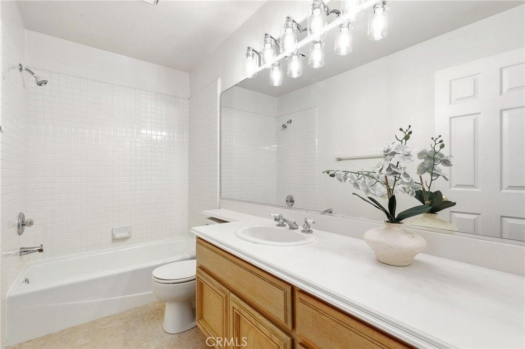 Image 23 of property listing at 2 Via Empanada, Rancho Santa Margarita, CA 92688