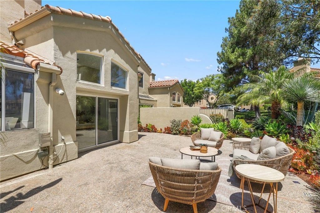 Image 31 of property listing at 2 Via Empanada, Rancho Santa Margarita, CA 92688