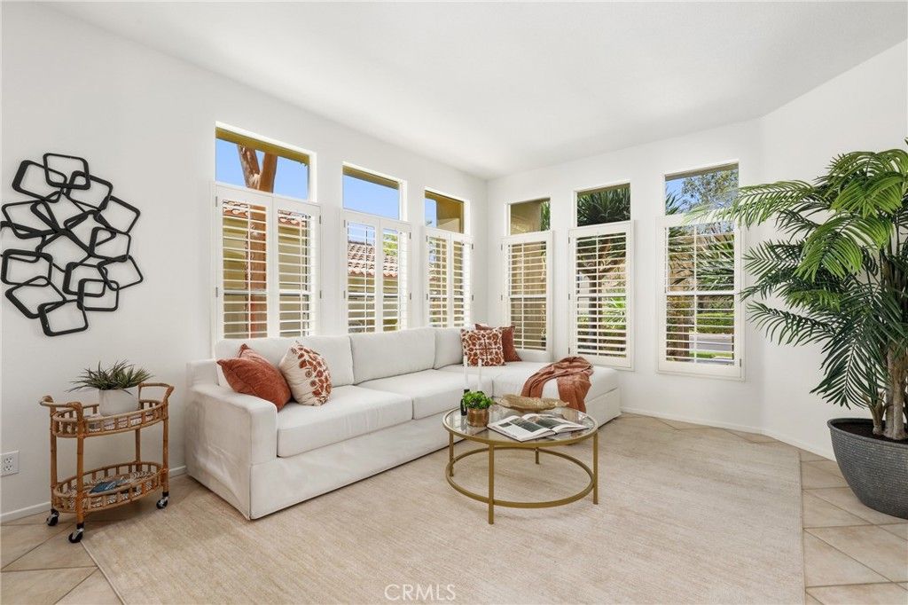 Image 7 of property listing at 2 Via Empanada, Rancho Santa Margarita, CA 92688