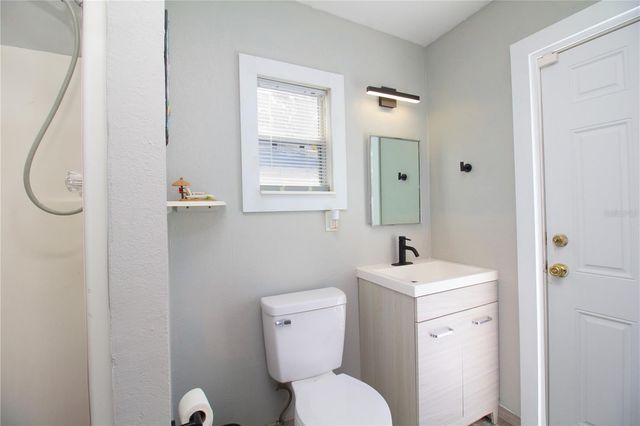 7018 OAKVIEW CIRCLE, Tampa, FL 33634