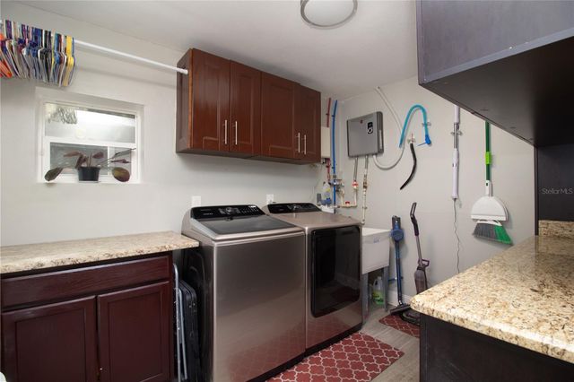 7018 OAKVIEW CIRCLE, Tampa, FL 33634