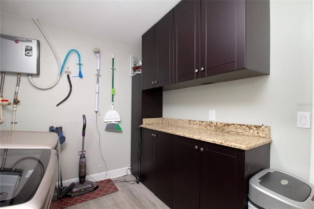 7018 OAKVIEW CIRCLE, Tampa, FL 33634