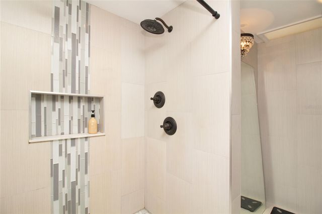 7018 OAKVIEW CIRCLE, Tampa, FL 33634