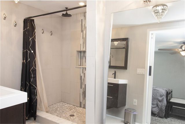 7018 OAKVIEW CIRCLE, Tampa, FL 33634