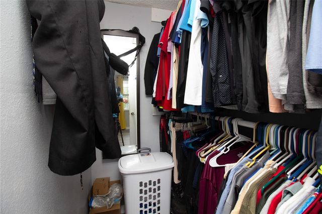 7018 OAKVIEW CIRCLE, Tampa, FL 33634