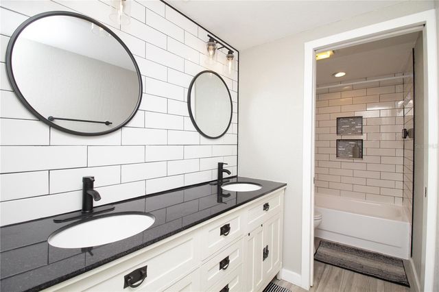 7018 OAKVIEW CIRCLE, Tampa, FL 33634