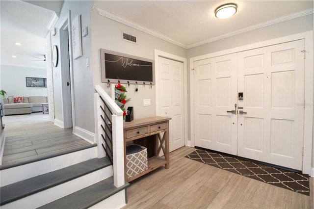 7018 OAKVIEW CIRCLE, Tampa, FL 33634