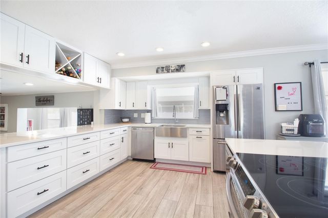 7018 OAKVIEW CIRCLE, Tampa, FL 33634