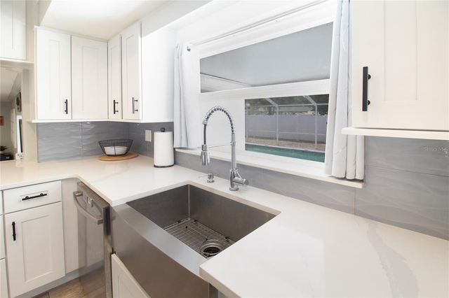 7018 OAKVIEW CIRCLE, Tampa, FL 33634