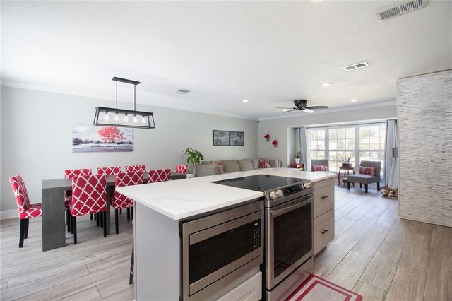 7018 OAKVIEW CIRCLE, Tampa, FL 33634