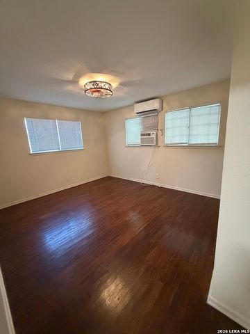 1503 Flanders Ave, San Antonio, TX 78211