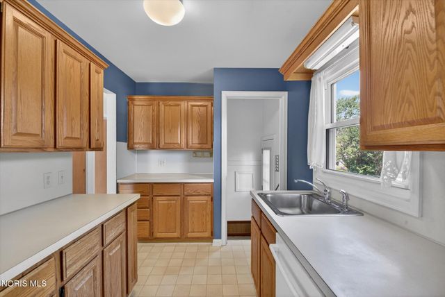 1253 Holgate Avenue, Maumee, OH 43537
