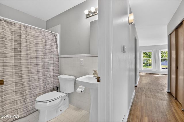 1253 Holgate Avenue, Maumee, OH 43537