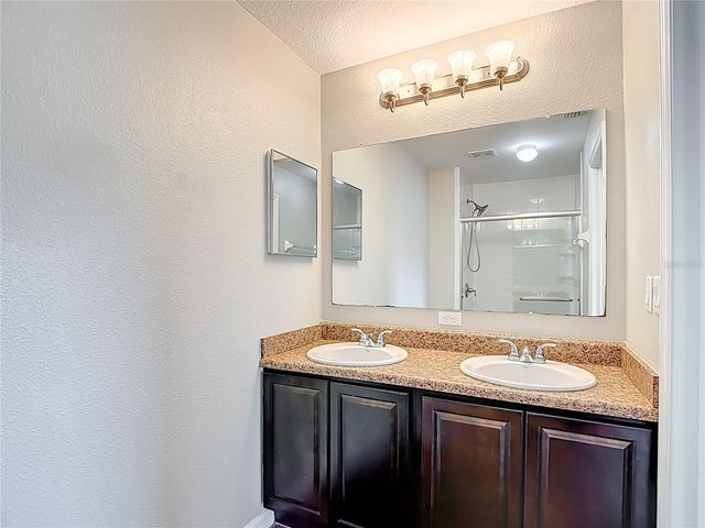 13221 WATERFORD CASTLE DRIVE, Dade City, FL 33525