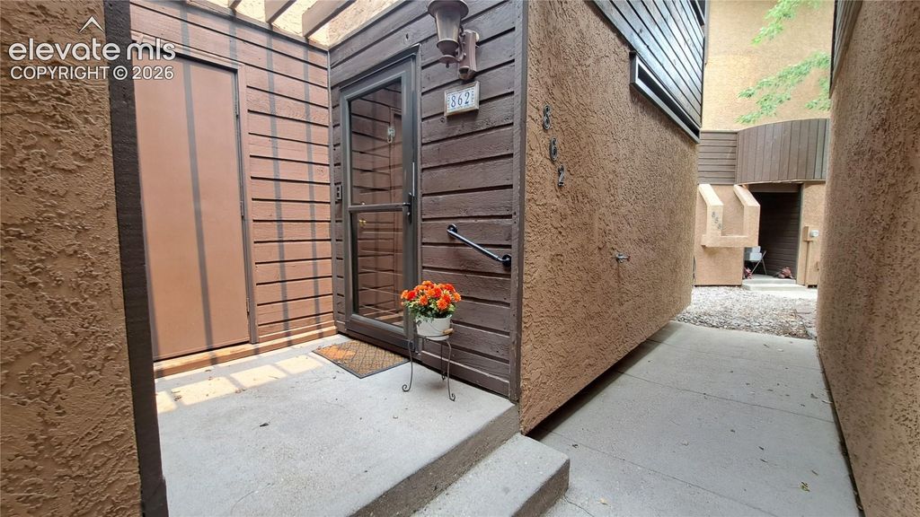 862 Pebblewood Drive, Colorado Springs, CO 80919 — photo 2