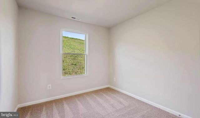 27 CRAMSFORD ST, Falling Waters, WV 25419