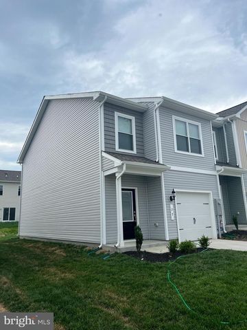 27 CRAMSFORD ST, Falling Waters, WV 25419